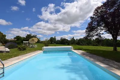 Image de Gîte La Gaubide avec Piscine privée - proche Dordogne
