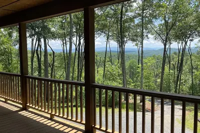 Image de Majestic Ridge Retreat offering long range mountain views in a peaceful setting!