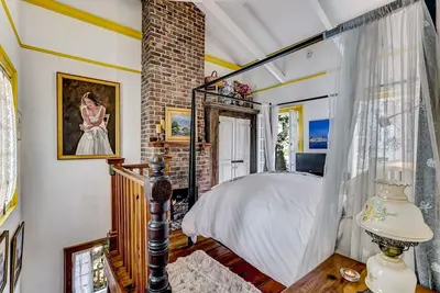 Image de Carriage House in North Historic District. Pet Friendly! Fireplaces.