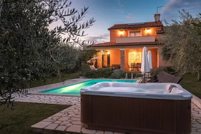 Image de Villa for 8 people, pool, jacuzzi, panoramic sea view, large garden