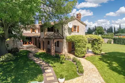 Little Owl Estate - Authentic Istrian Stone Villa with Pool