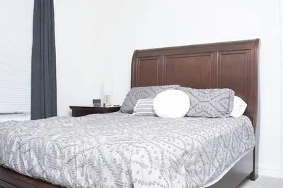 Image de Historic 1br Apt Minutes from Downtown!