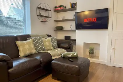 Image de Pass the Keys | 126 Merlin Cresent Newly Refurbished Family Home