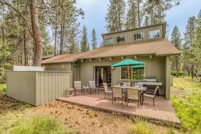 Image de 3 Bedrooms plus Loft, Sharc Passes and Hot Tub! 2 Fawn Lane