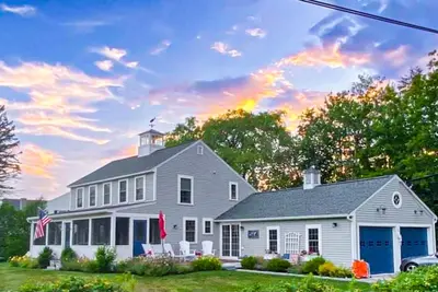 Image de Comfortable coastal home with yard, Ping-Pong table, kayaks, surf board, & grill