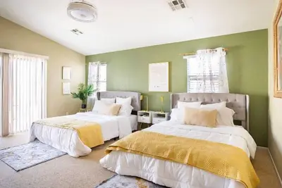 Image de Large Fully Furnished 5 Bedroom Home