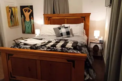 Image de Two Bedrooms One Bath House Medical Massage Therapy Available*