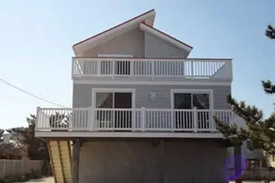 Image de Raised Ranch Style House With 4 bedrooms & 2 full baths
