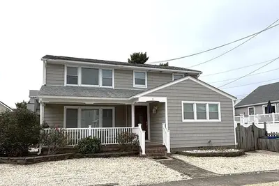 Image de Nicely renovated first floor duplex on the ocean side in Brant Beach.