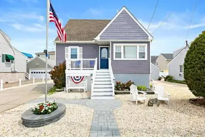 Image de Ideal Vacation Spot! Close To The Beach And Everything Else!