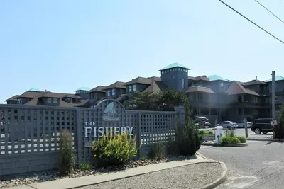 Image de Fishery Condo with ocean views, 3 bedrooms and 2 baths and lifeguarded pool.