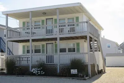 Image de Recently updated first floor duplex located on the ocean block in Surf City.