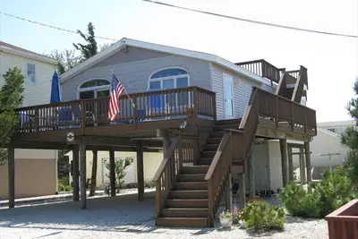 Image de Immaculate raised ranch style home located on the bayside in Surf City