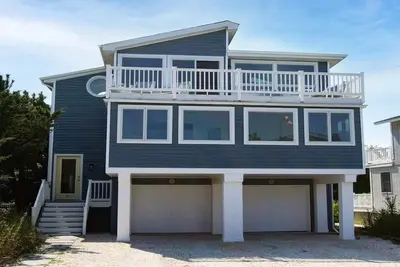 Image de Ocean-views From Multiple Decks