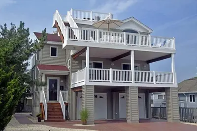 Image de Ocean block beauty in Surf City, everything is a close walk away to make your vacation the best.