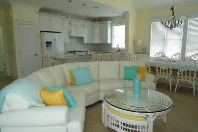 Image de 5 Bedroom Ocean Side!