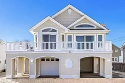 Image de 3 bedroom accommodation in Beach Haven Gardens