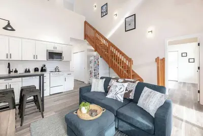 Image de Riverside Lodge Condo with Mountain Views!