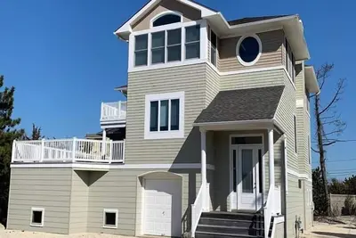 Image de 4 Bedroom, Bay Side Beauty!