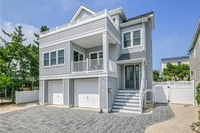 Image de 6 bedroom accommodation in Beach Haven Terrace