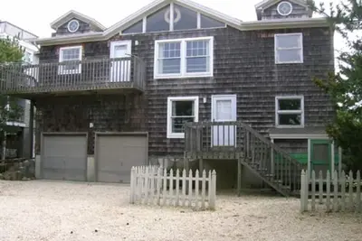 Image de Quaint Ocean Front Duplex!