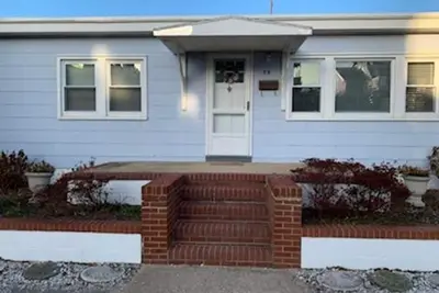 Image de 3rd from the beach! ! Super Cute Bungalow! !