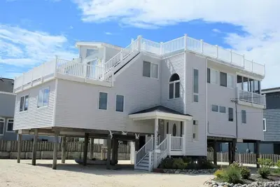 Image de Fantastic bayviews from this 5 bedroom home in Peahala Park