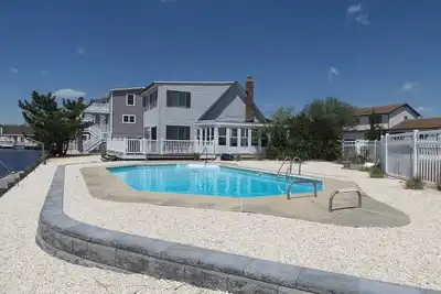 Image de Fish! Crab! Swim! All in your backyard!