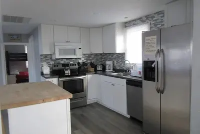 Image de Pet friendly home in North Beach Haven on the ocean side of the Boulevard.