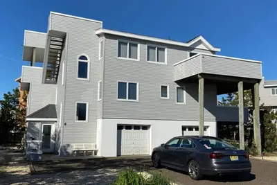 Image de 4 bedroom accommodation in North Beach