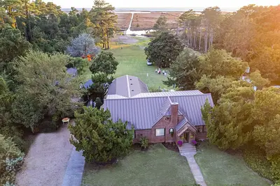 Image de Sprawling Waterfront Estate on The Outer Banks of North Carolina. Sleeps 12\n