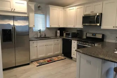 Image de Reverse Living Home Walking Distance to Beach