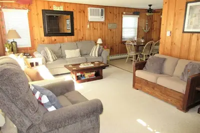 Image de Upgraded 2nd floor duplex in the heart of Harvey Cedars close to the bay beach and the ocean.