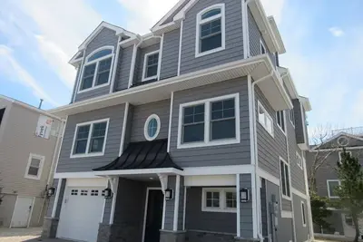 Image de Oceanblock new construction, 6 houses from beach