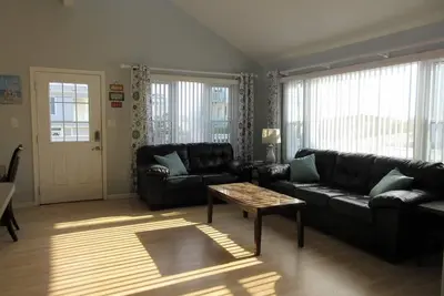 Image de Single family home located just steps to the beach in Surf City - pet friendly so even the dog can.
