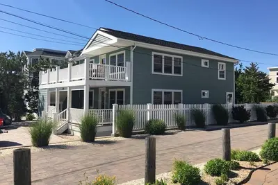 Image de 2nd Floor Duplex with Ocean Views!