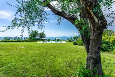 Villa Roccolo luxury retreat overlooking the Garda Lake
