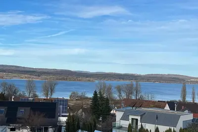 Image de Modern vacation apartment with lake view