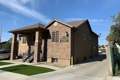 Image de Unique, Modern - On Byu Campus - Webster Place