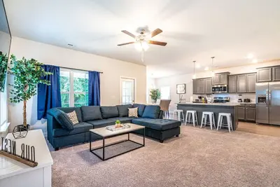 Image de 176 Tybee Dr · 10 Min from Airport - Newly Built 4 Bedroom Home!