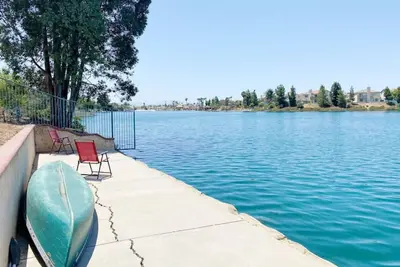 Image de ☀Backyard Canal Access☀ Kayak + 5 Bedroom Home!