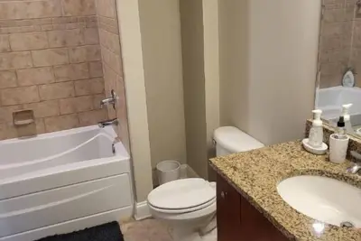 Image de Luxe 2-Bedroom condo w/ balcony and pool at center of city