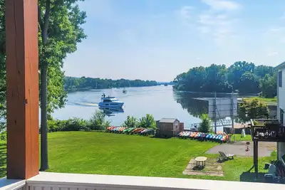 Image de Canalfront Waterford Apartment on Hudson River