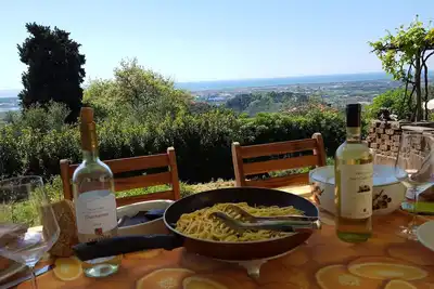 Image de House with beautiful sea view in the hills of Versilia