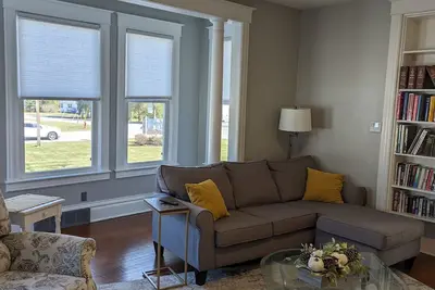 Image de **Updated 1st floor Apartment