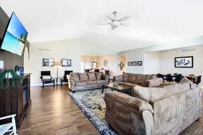 Image de New~Near Margarittaville~ Private Pool~ Hot Tub~ Large Luuxury Home~ Sleeps 24~Game Room~ Perfect for Weddings or Events~1 story Home