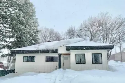 Image de Whitewater Cottage- In Town, walk to everything!