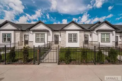 Image de New Cheerful Townhome