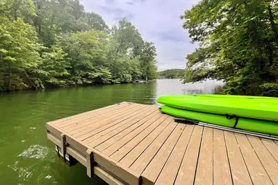 Image de Lakefront Retreat - Private\nDock + Kayak Rental\n - Remodeled - Family Friendly