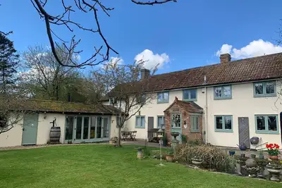 Image de River and country views & woodburner at ‘The Nest’